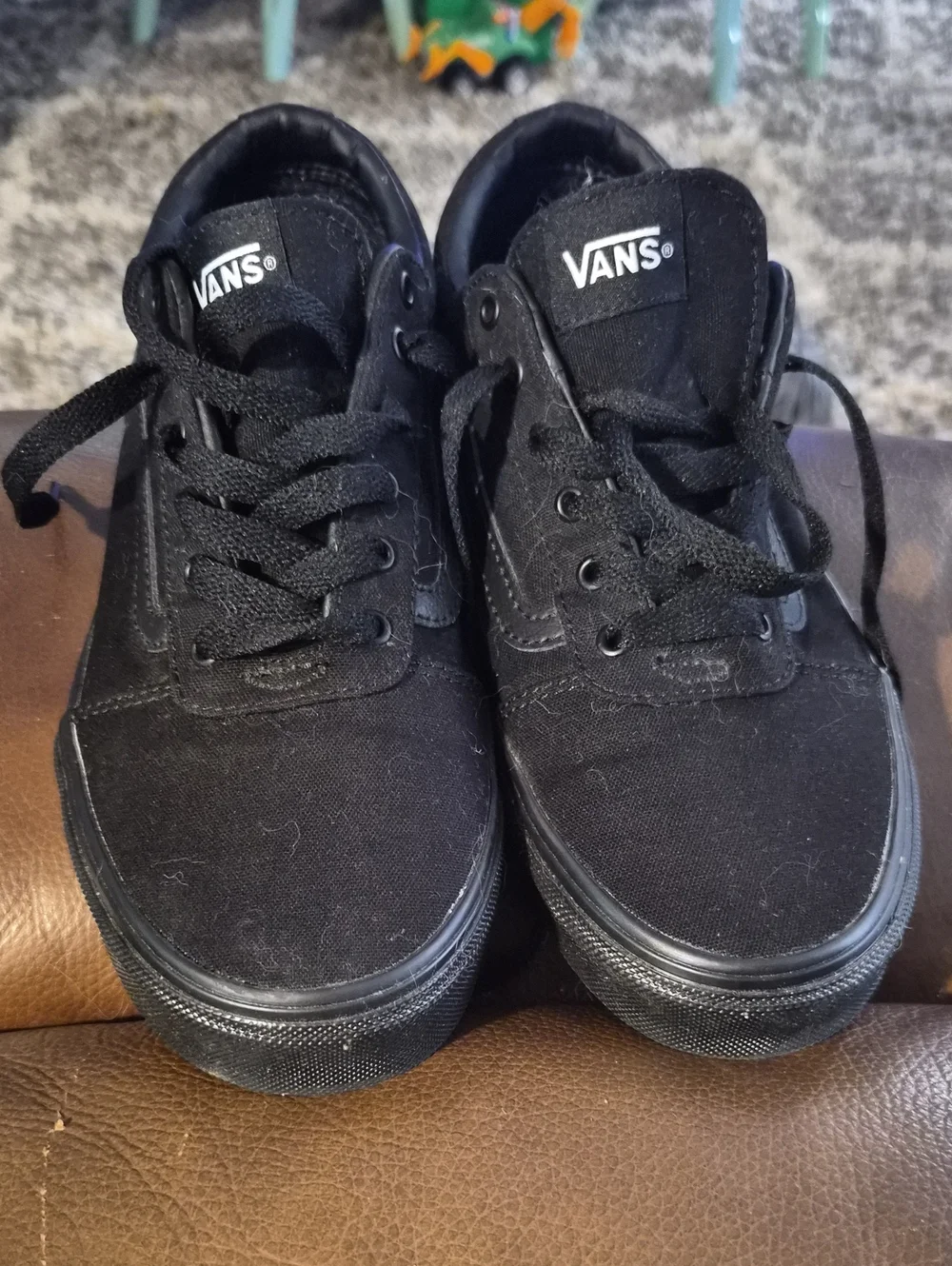 Vans Kids Black Low-Top Canvas Sneakers Size 5.5 Youth